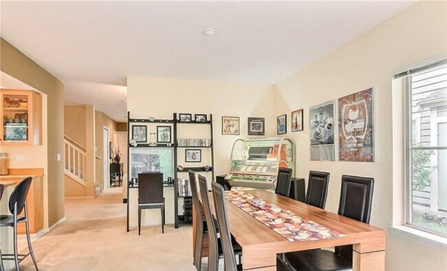 Building Photo - Stylish Upgraded Townhome Near Redmond Town Center & Sammamish Trail