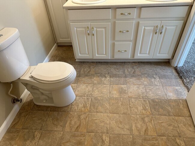 Building Photo - 7 Crossings Dr