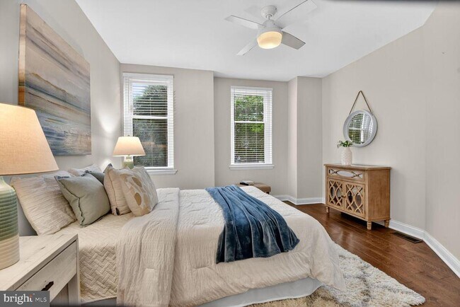 Building Photo - 1027 6th St NE