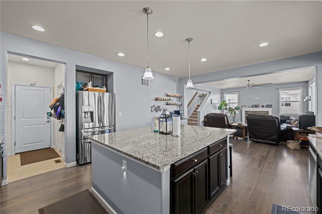 Building Photo - 15411 Village Cir E