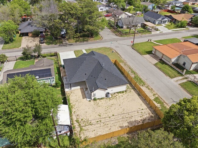 Building Photo - 7040 Kinney St