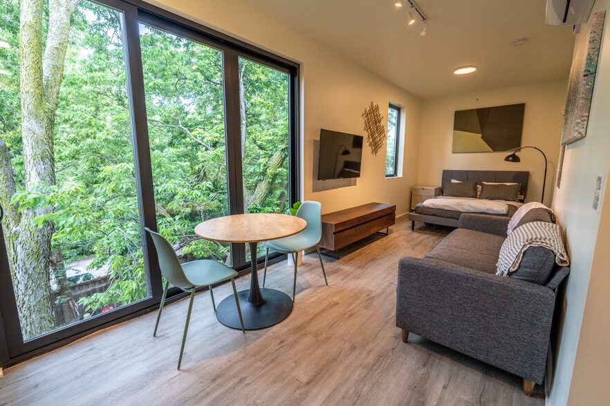 Building Photo - 2718 Grand Ave S