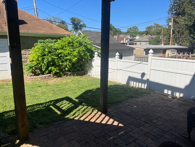 Building Photo - 420 Porter St