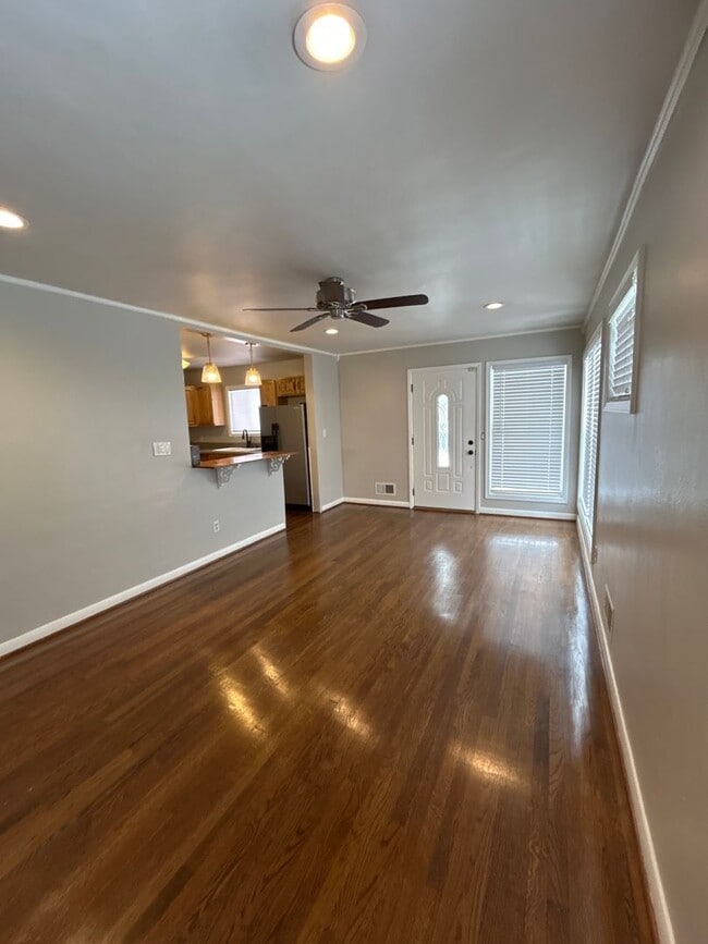 Building Photo - 3 BR 2 BA House with Garage