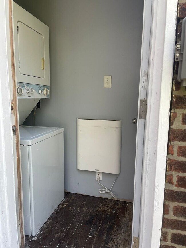 Building Photo - Spacious 1-Bedroom Unit with All-Inclusive Appliances!