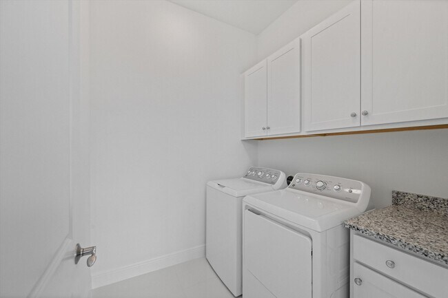 Building Photo - 4823 St Armands Way