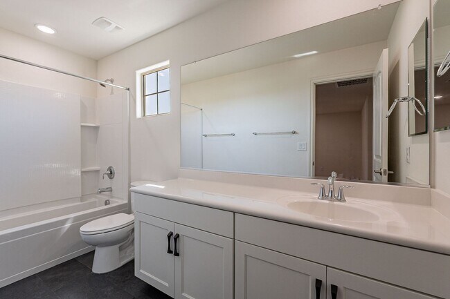 Building Photo - 4 bedroom home for rent
