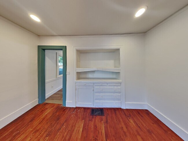 Building Photo - Gaskill Gem 4/2 with Studio ADU Included