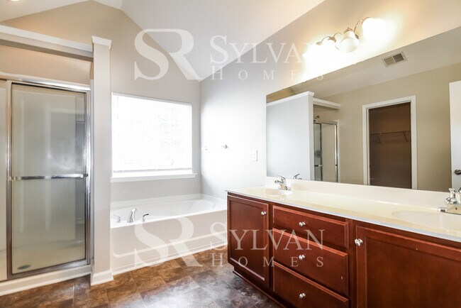 Building Photo - At Last, This Is What You Have Been Searching For!