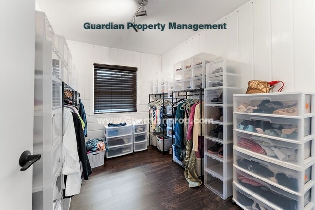 Building Photo - Move-in Special! Crystal Single Family Home, Fenced Yard, 2 Car Garage, Avail March