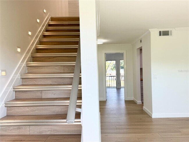 Building Photo - 9205 Tudor Dr