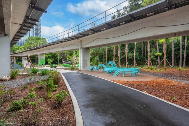 Building Photo - 1723 SW 2nd Ave