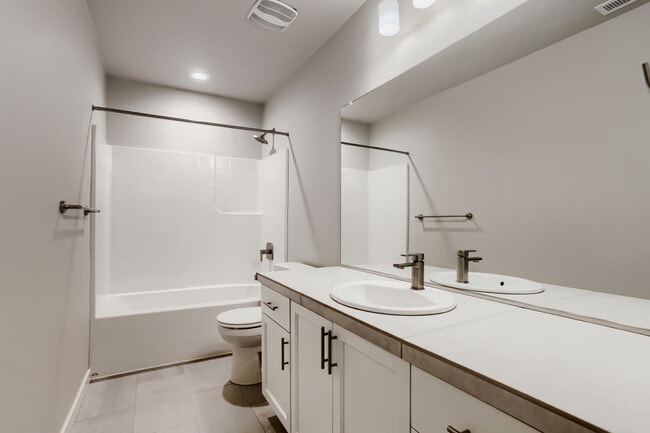 Building Photo - 8516 SW Hamilton Ter