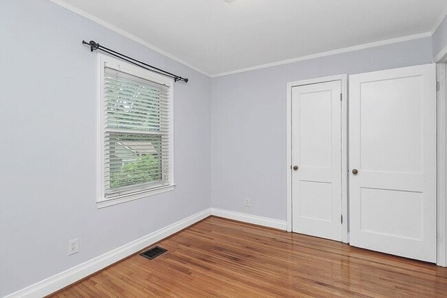 Building Photo - Charming 2BD/1BA Bungalow in Bradley Hills!