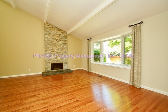 Building Photo - "Charming 4-Bedroom Oasis in San Rafael wi...