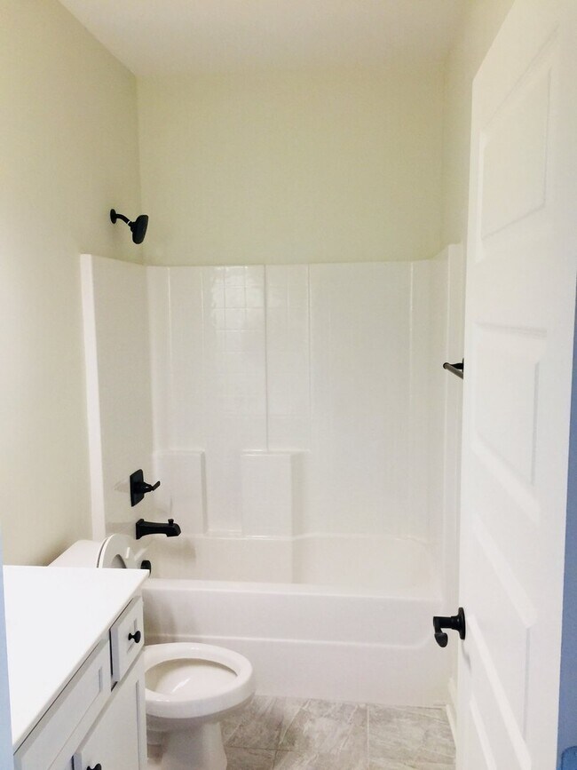 Building Photo - Luxury Town Homes