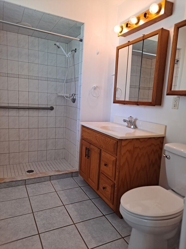 Building Photo - Available Mid-Nov! 3BR 2BA OFF RIVERSIDE DR FOR RENT