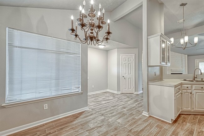 Building Photo - 2235 Sentinal Oaks St