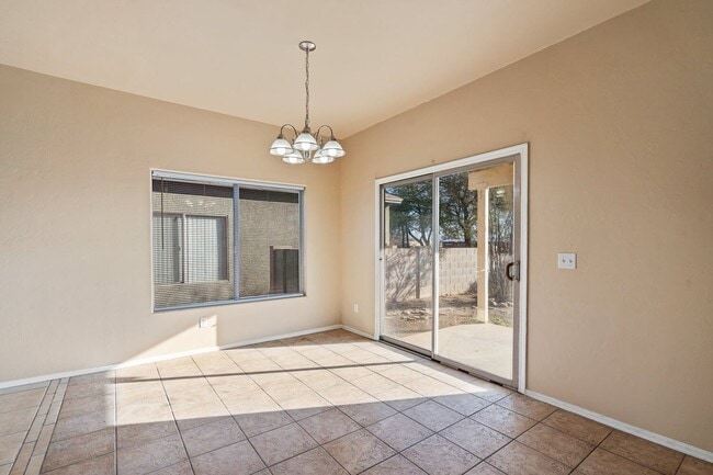 Building Photo - 6657 S Venetian Dr