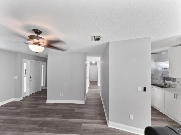 Building Photo - 409 Coconut Ave E