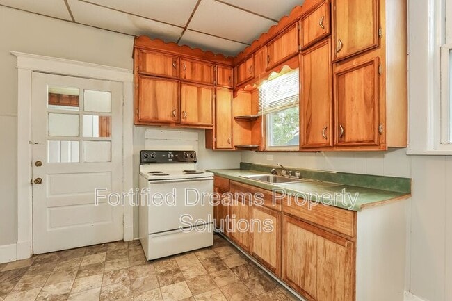 Building Photo - 909 Rich Ave