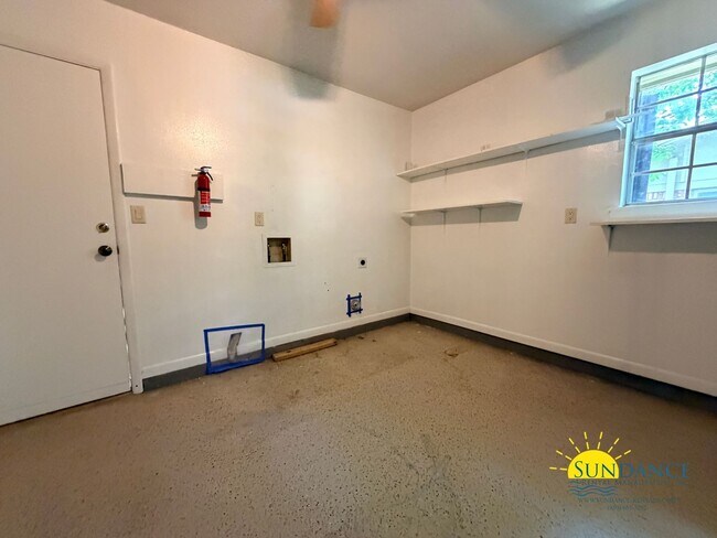 Building Photo - Comfortable 3BR Home in Fort Walton Beach Near Hurlburt Field & Eglin AFB!