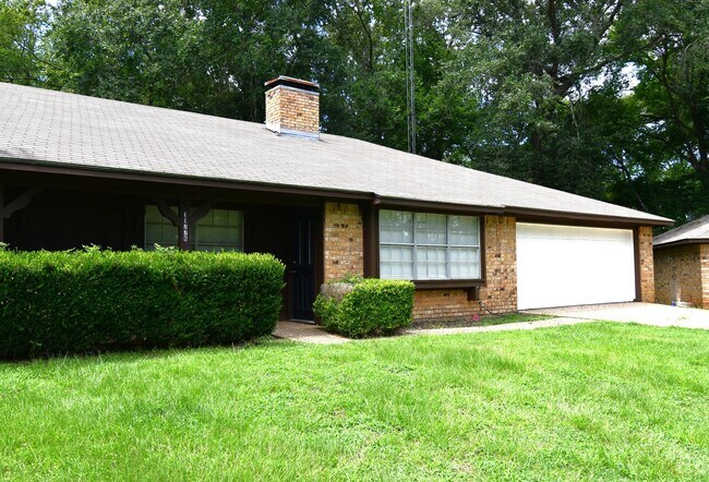 Building Photo - Whitehouse ISD - 3 Bedroom, 2 Bath Duplex, Lawn Care Provided!