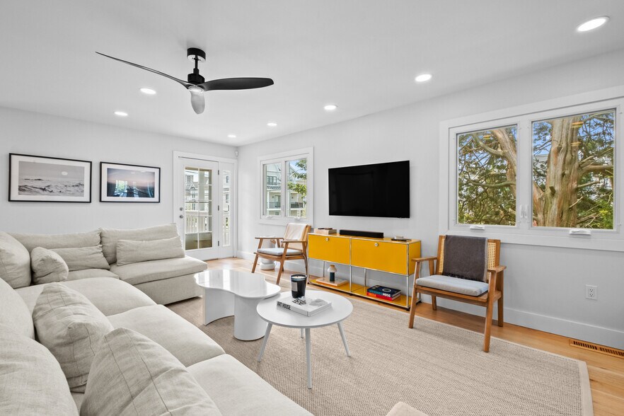 Building Photo - 9417 Winchester Ave