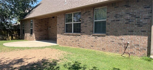 Building Photo - 4405 SW Wheatgrass Blvd