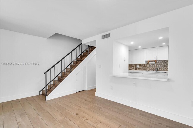 Building Photo - 265 Grapetree Dr