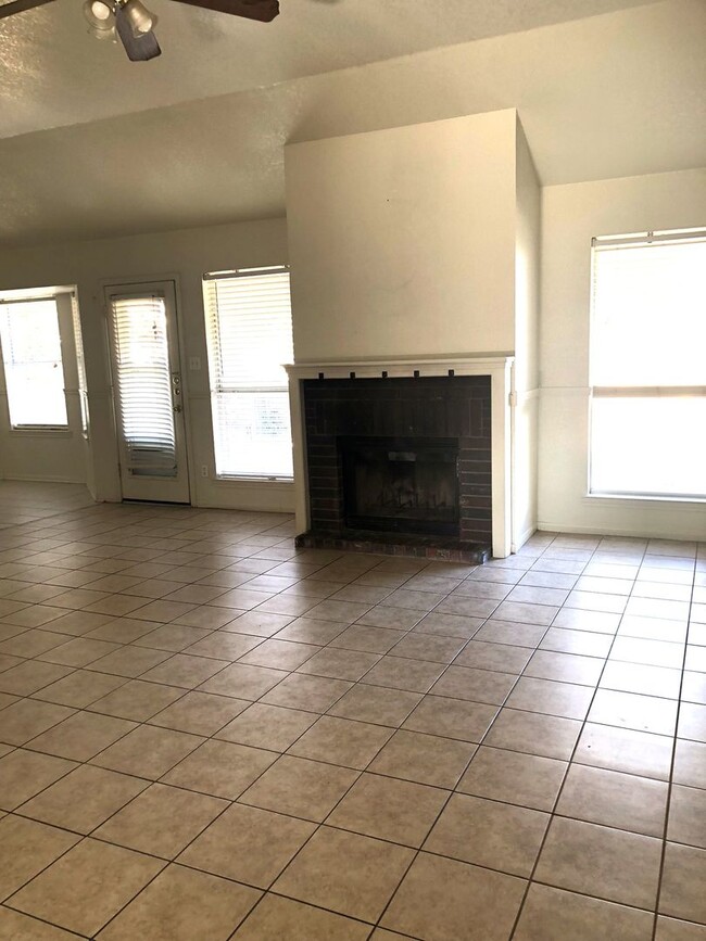 Building Photo - SHORT TERM RENTAL 3-6 MONTHS - 4 bedroom, ...