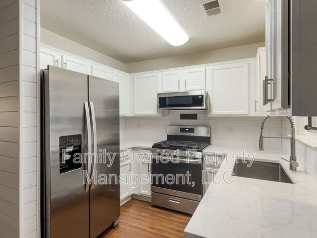 Building Photo - 502 Tree Branch Cir