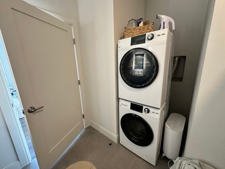 Building Photo - 951 Dorchester Ave