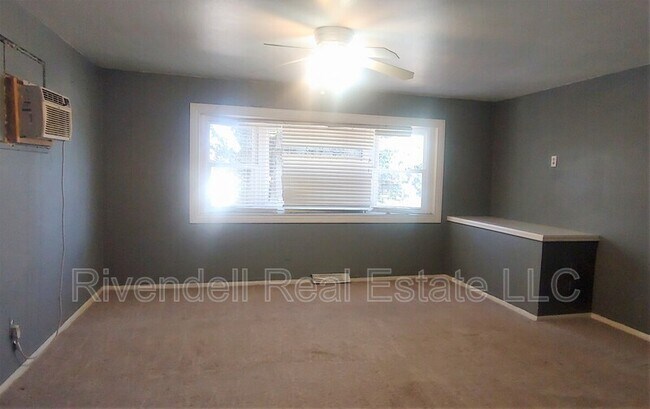 Building Photo - 524 S Victor Way