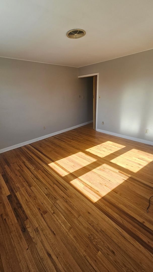 Building Photo - 1701 E Greenleaf St