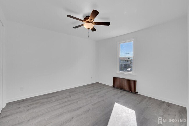 Building Photo - 148 S 4th Ave