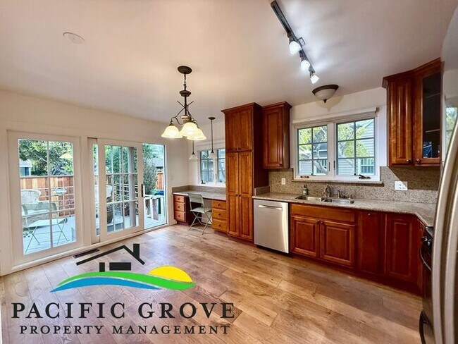 Building Photo - Pacific Grove 2-bedroom , 2 bath. Prime Walk to Town Location!