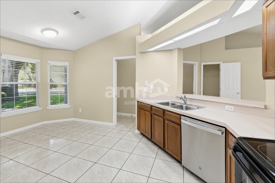Building Photo - 1773 Chandelier Cir E