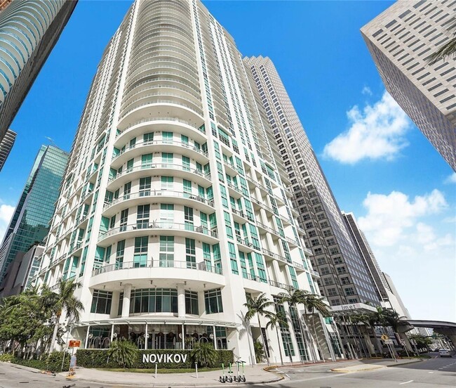 Building Photo - 300 S BISCAYNE Blvd