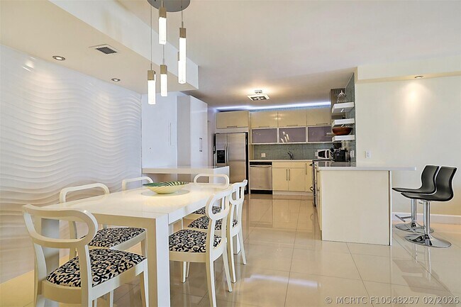 Building Photo - 1370 S Ocean Blvd