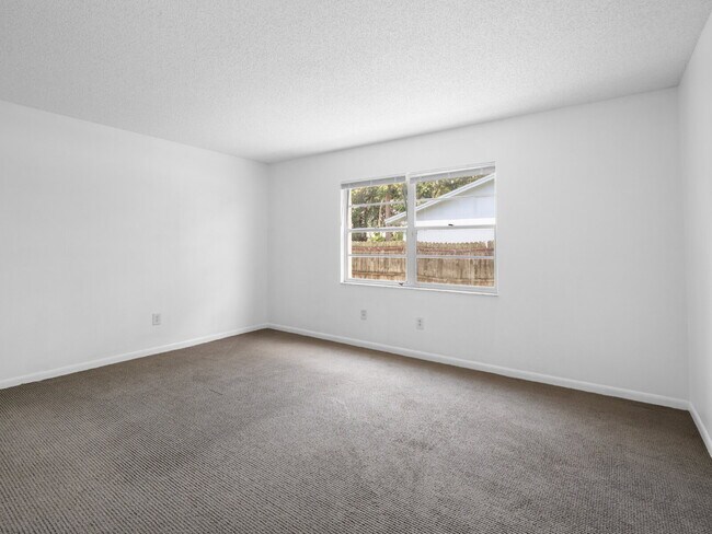 Building Photo - Well-maintained 3-bedroom, 2-bath, large back yard!