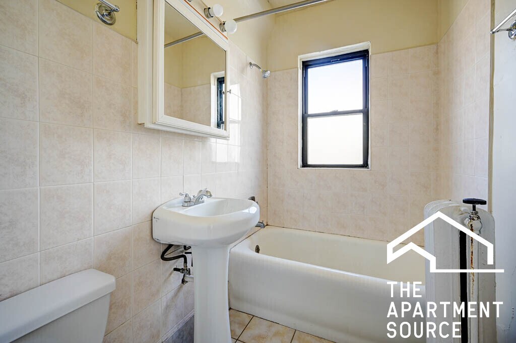 Building Photo - 1154 N Dearborn St