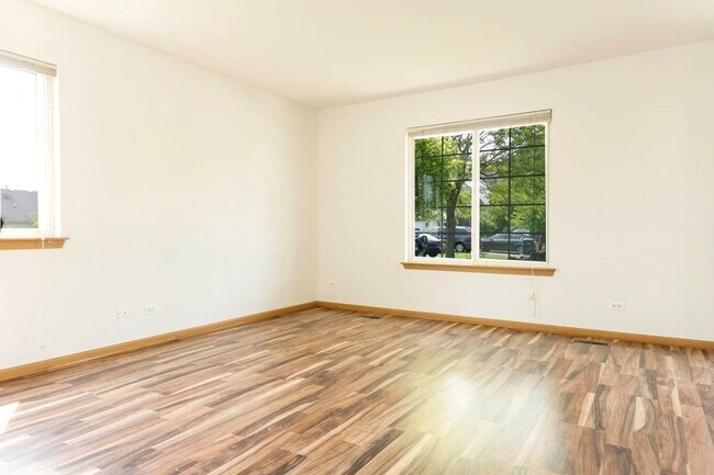 Building Photo - 2197 N Sedgefield Ct