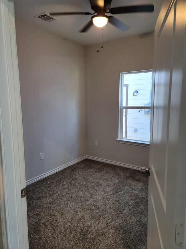 Building Photo - 11750 White Cedar St