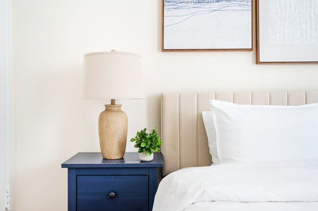 Building Photo - 223 E 14th St