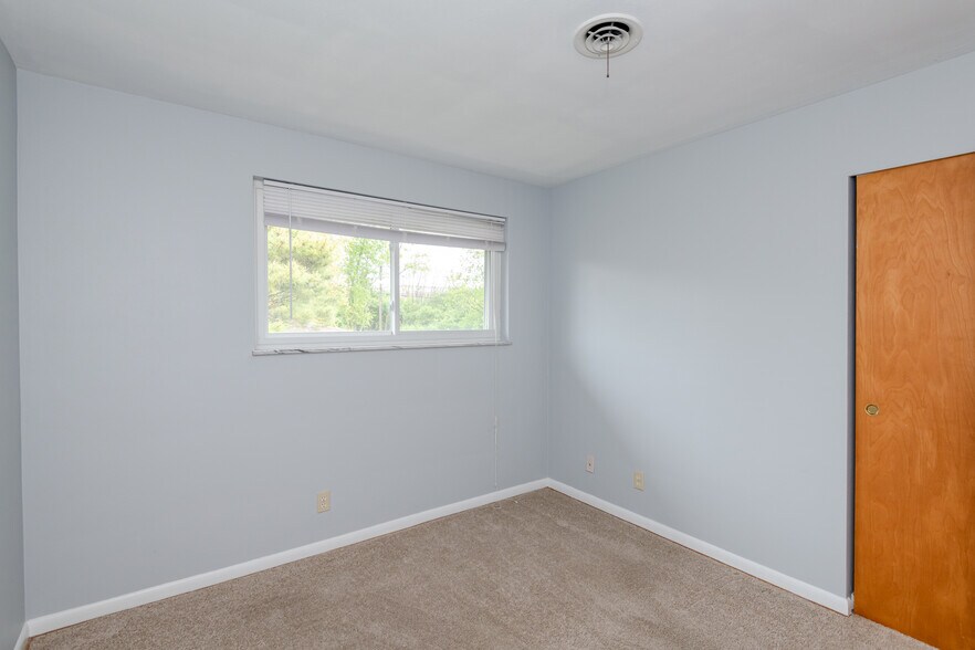 Building Photo - 1258 Westcliff Ct