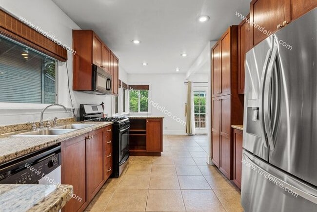 Building Photo - 4 Bedroom, 3 Bathroom Home 3000 + Square feet - A Must See In Abernethy School Boundary