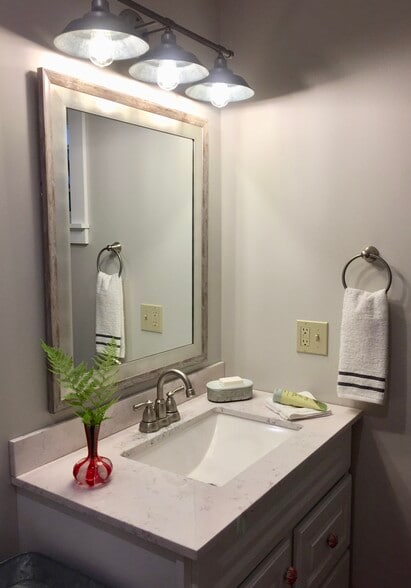 bathroom/42" shower - 3819 VT-44