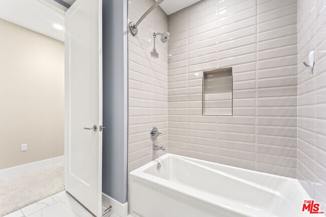 Building Photo - 12705 Bluff Creek Dr