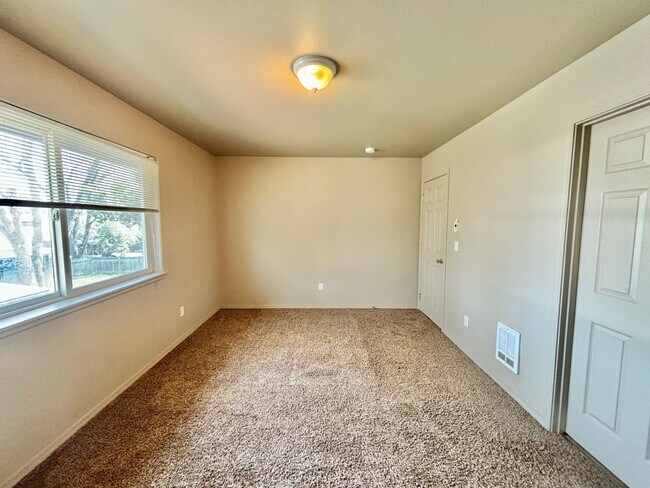 Building Photo - RD T 21-840